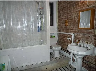 Rented by R New York