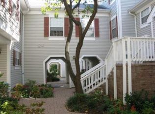 2929 S Woodstock St #C, Arlington, VA 22206