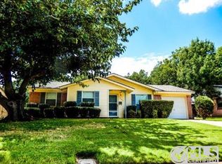 1207 Johns Dr, Euless, TX 76039