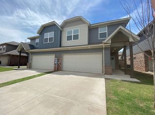 2124 Camino Del Plaza Ln, Edmond, OK 73013