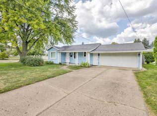 800 Clifford Ave, Loves Park, IL 61111