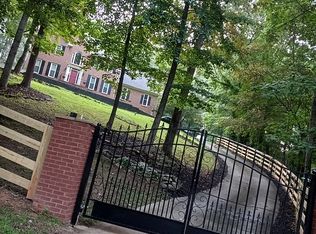 220 Roxbury Cir, Alpharetta, GA 30004