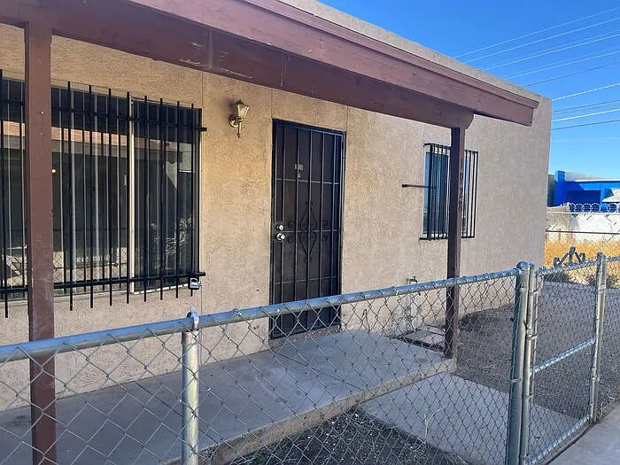 2 bed, 1.0 bath, 780 sqft, $895 — Photo 1