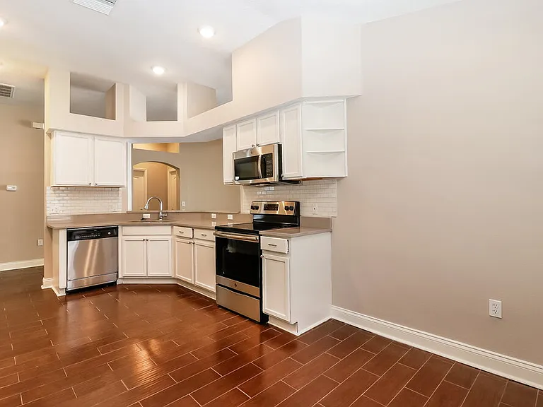 10124 Coldwater Loop — Photo 8