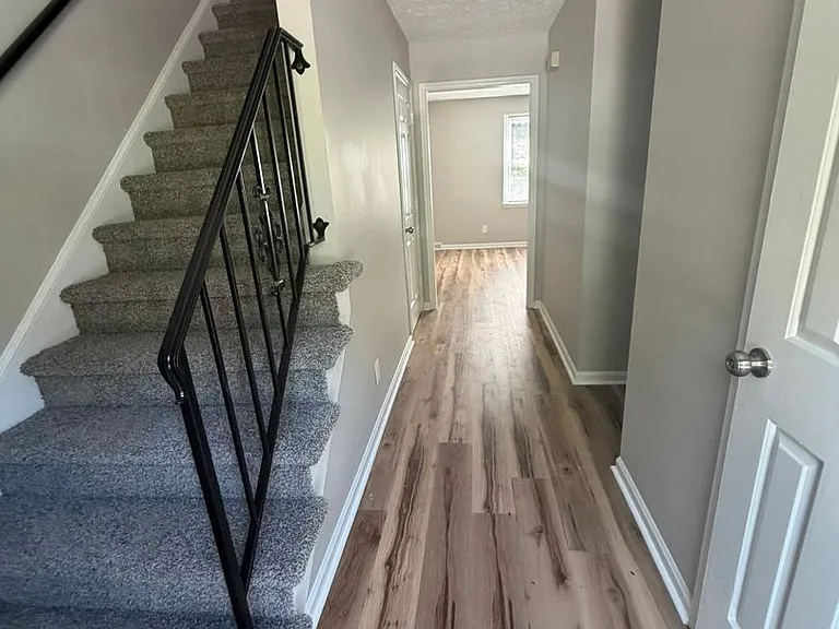 249 Iris Ln — Photo 2