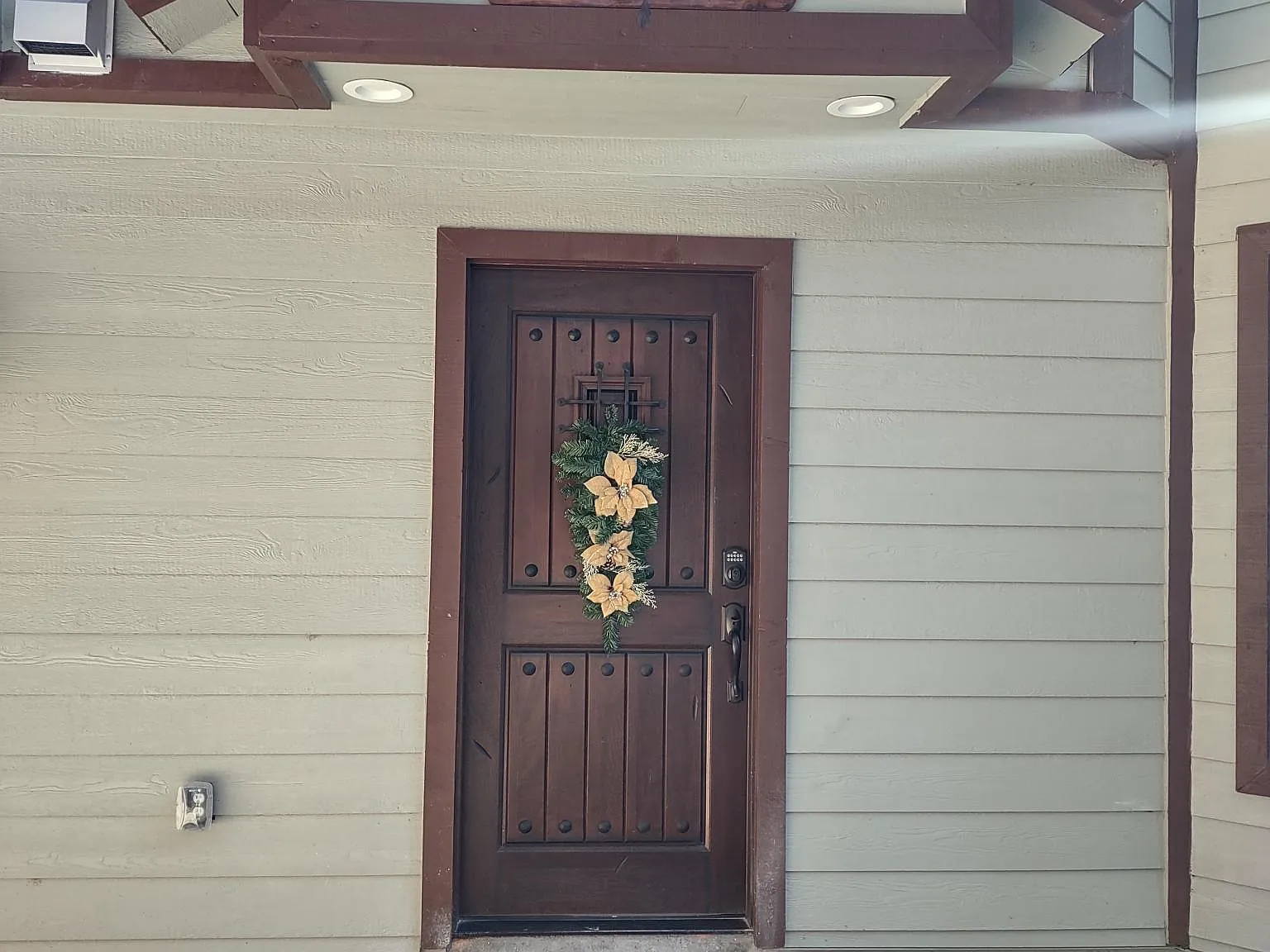 203 N Eureka Dr — Photo 2
