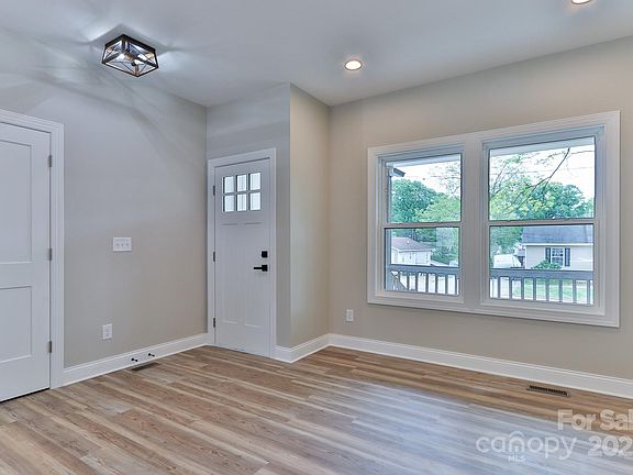 3rd image of 418 Harrison St
