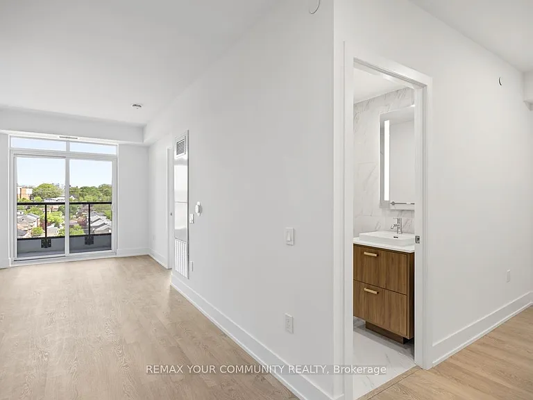 858 Dupont St #823 — Photo 4