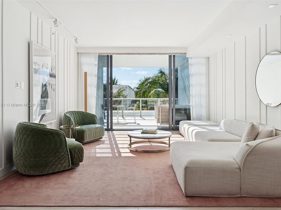 1st image of 2201 Collins Ave #336
