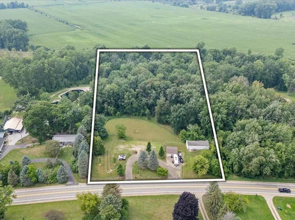 5400 S M 106, Stockbridge, MI 49285