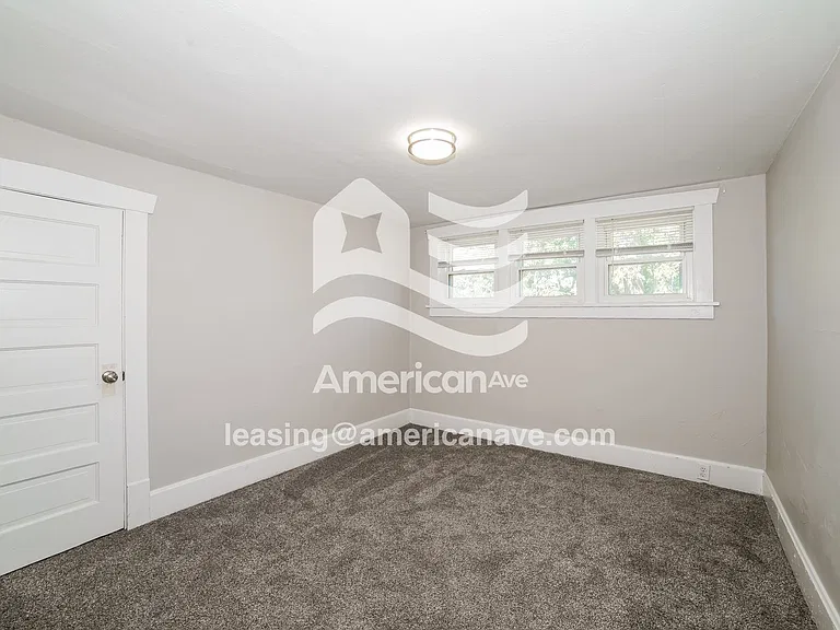1386132_012_bedroom_13874923.jpg