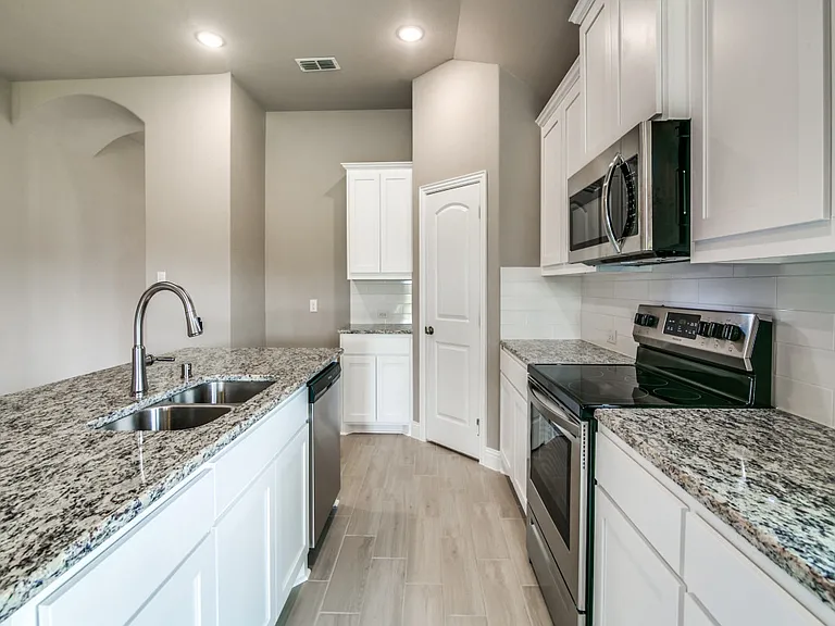 323 Sweetspire Dr — Photo 11