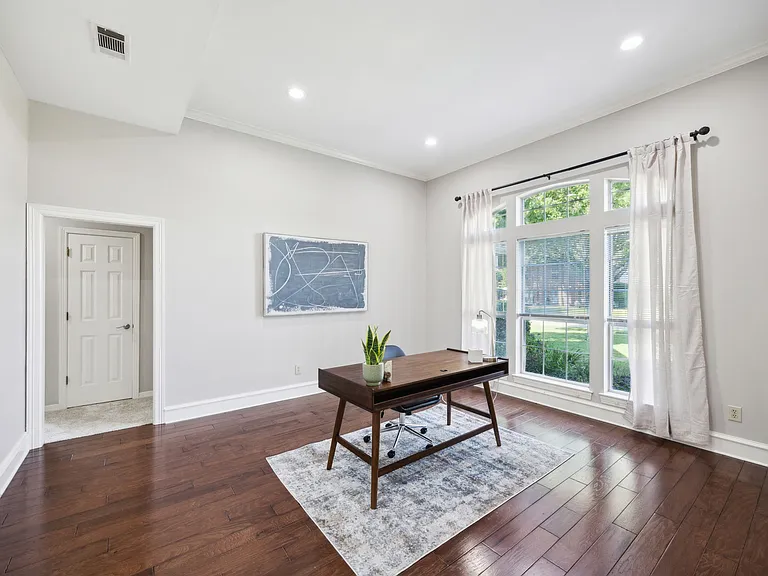 1118 Countryhill Dr — Photo 3