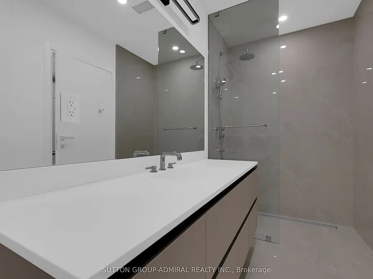 647 College St #102 — Photo 13