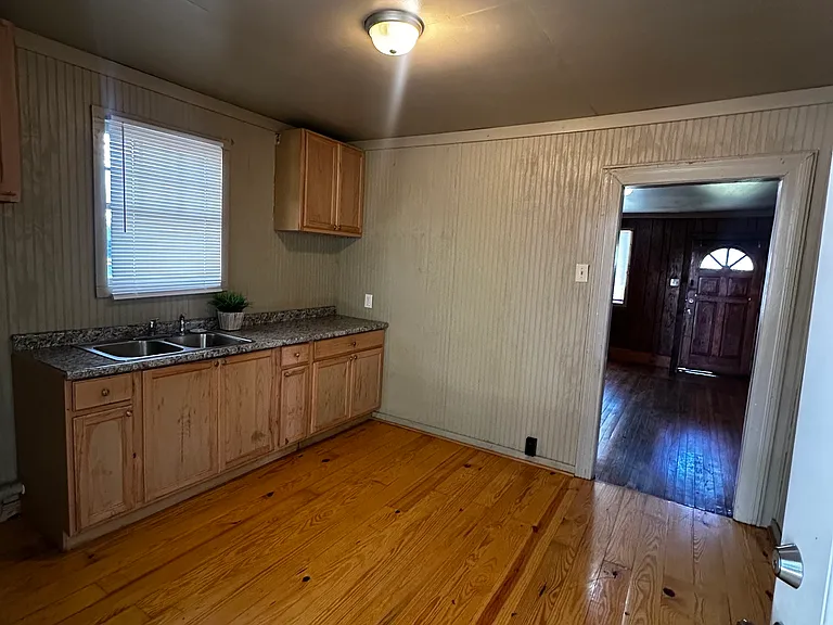 5617 Fairfields Ave — Photo 3