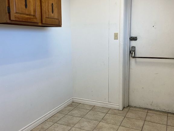 2nd image of 146 Queen St E