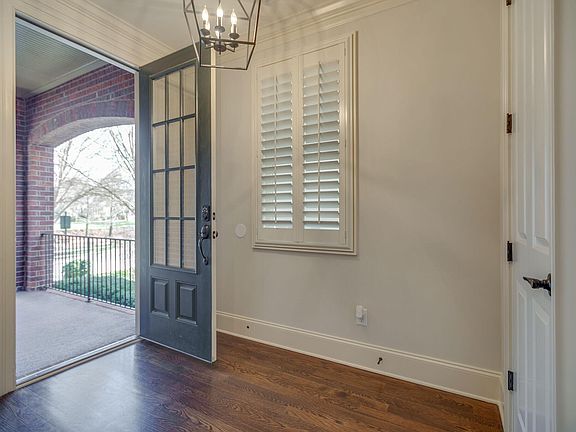 3rd image of 1167 Westhaven Blvd