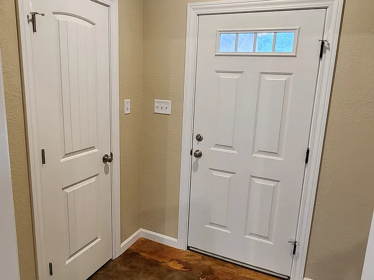 2203 Everett Dr — Photo 17
