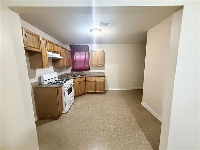 2 bed, 1.0 bath, 898 sqft, $1,200 — Photo 3