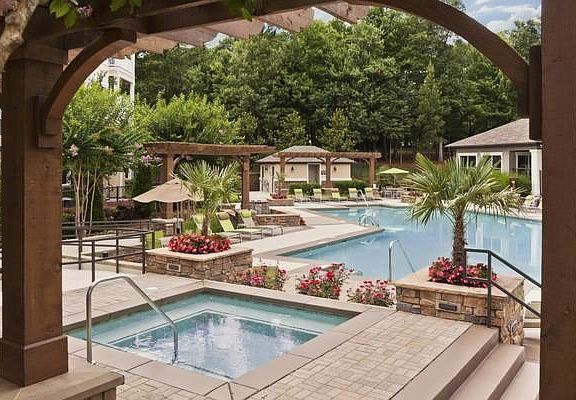 Cabana-style pool and hot tub (open year-round)