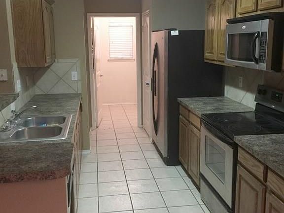 2nd image of 207 Rosewood Ct