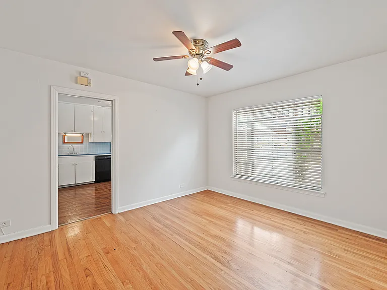 417 W Gramercy Pl #1 — Photo 5