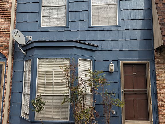 2nd image of 835 W Lawson St Unit 109