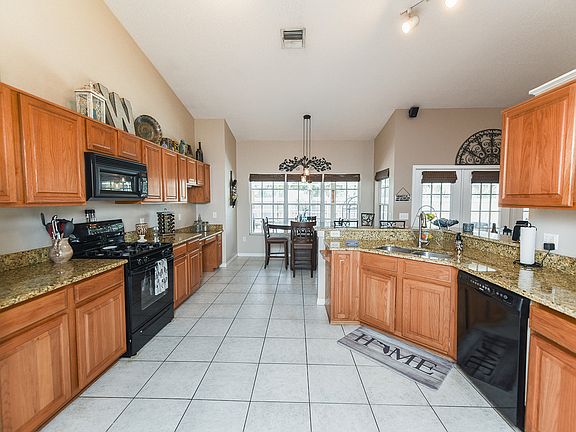 2nd image of 2606 Lowell Cir