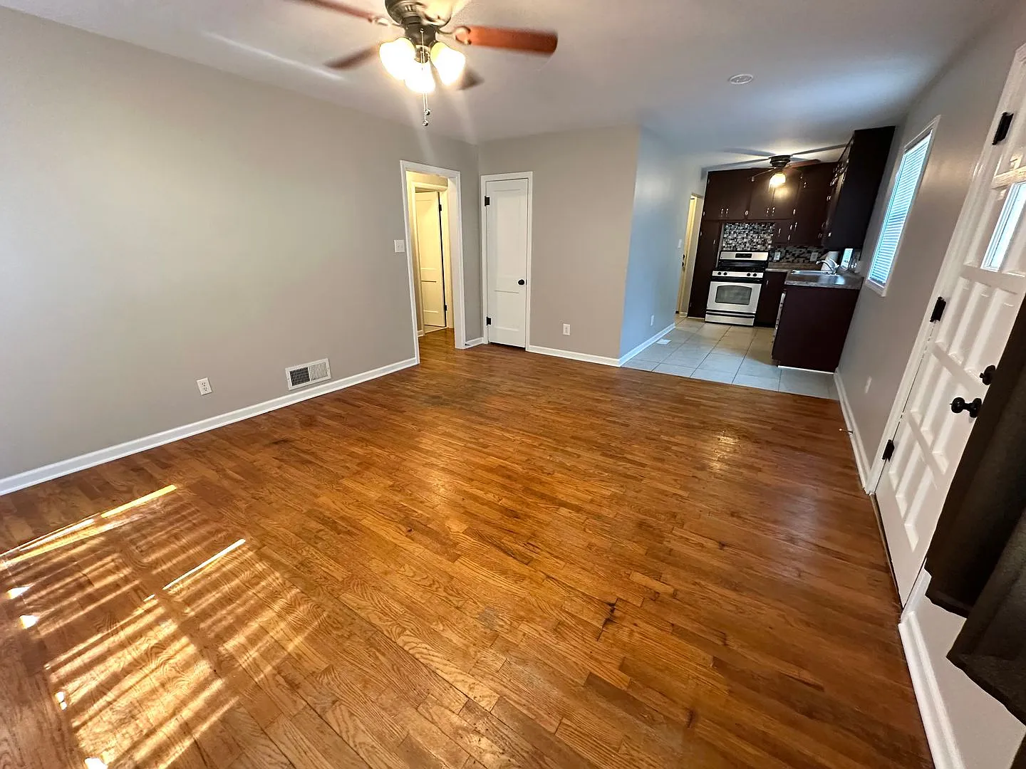 2 bed, 1 bath — Photo 2