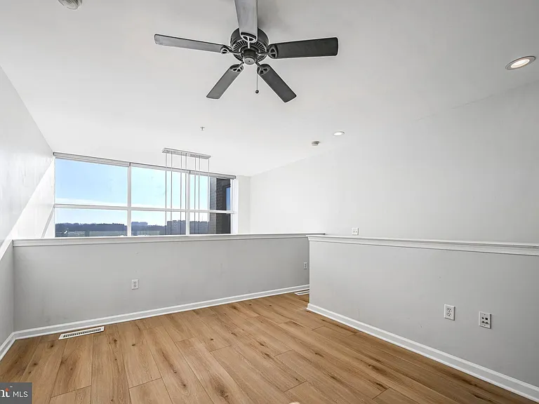 444 W Broad St #619 — Photo 11