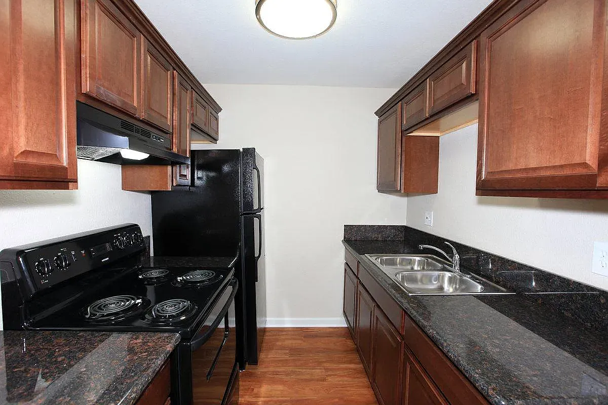 Mapleview Apartment Homes — Photo 2