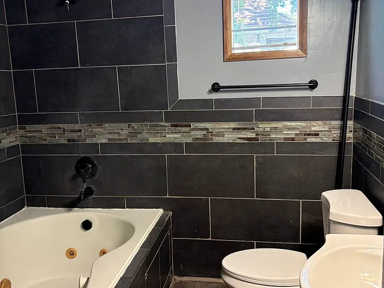 1276 Humboldt Ave — Photo 2