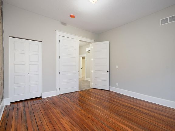 4th image of 136 Brady St #201
