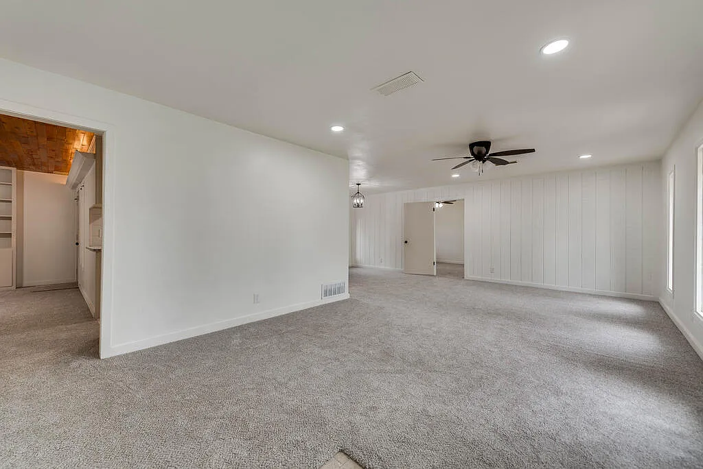 4 bed, 2.0 bath, 1877 sqft, $3,200 — Photo 3