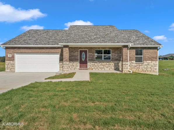 131 Stonegate Ave, Linn, MO 65051