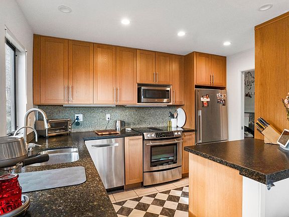 5th image of 300 Donahue St