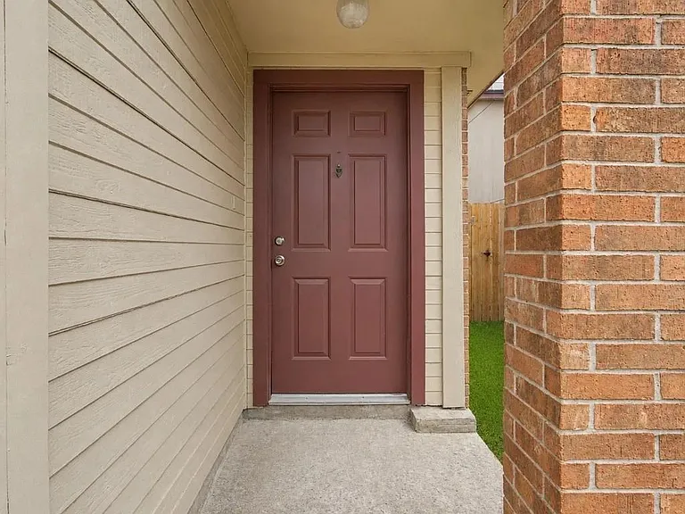 6702 Tamar Dr — Photo 3