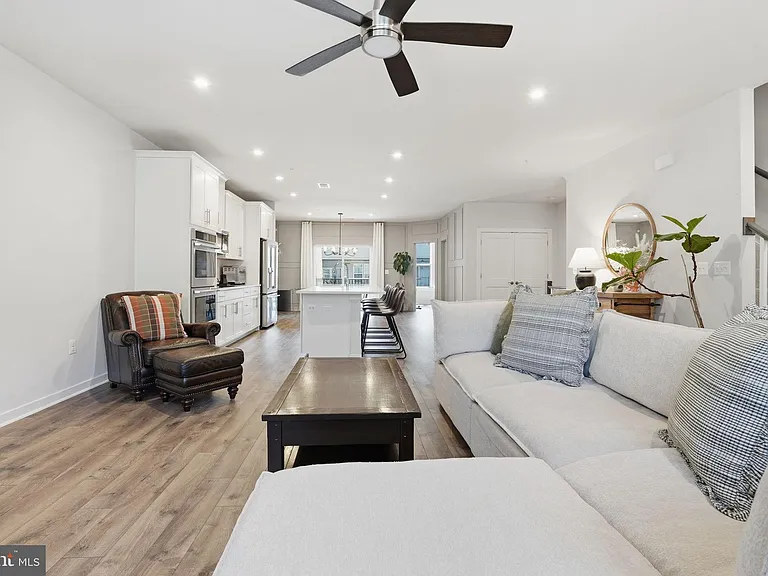 44617 Wolfhound Sq — Photo 4