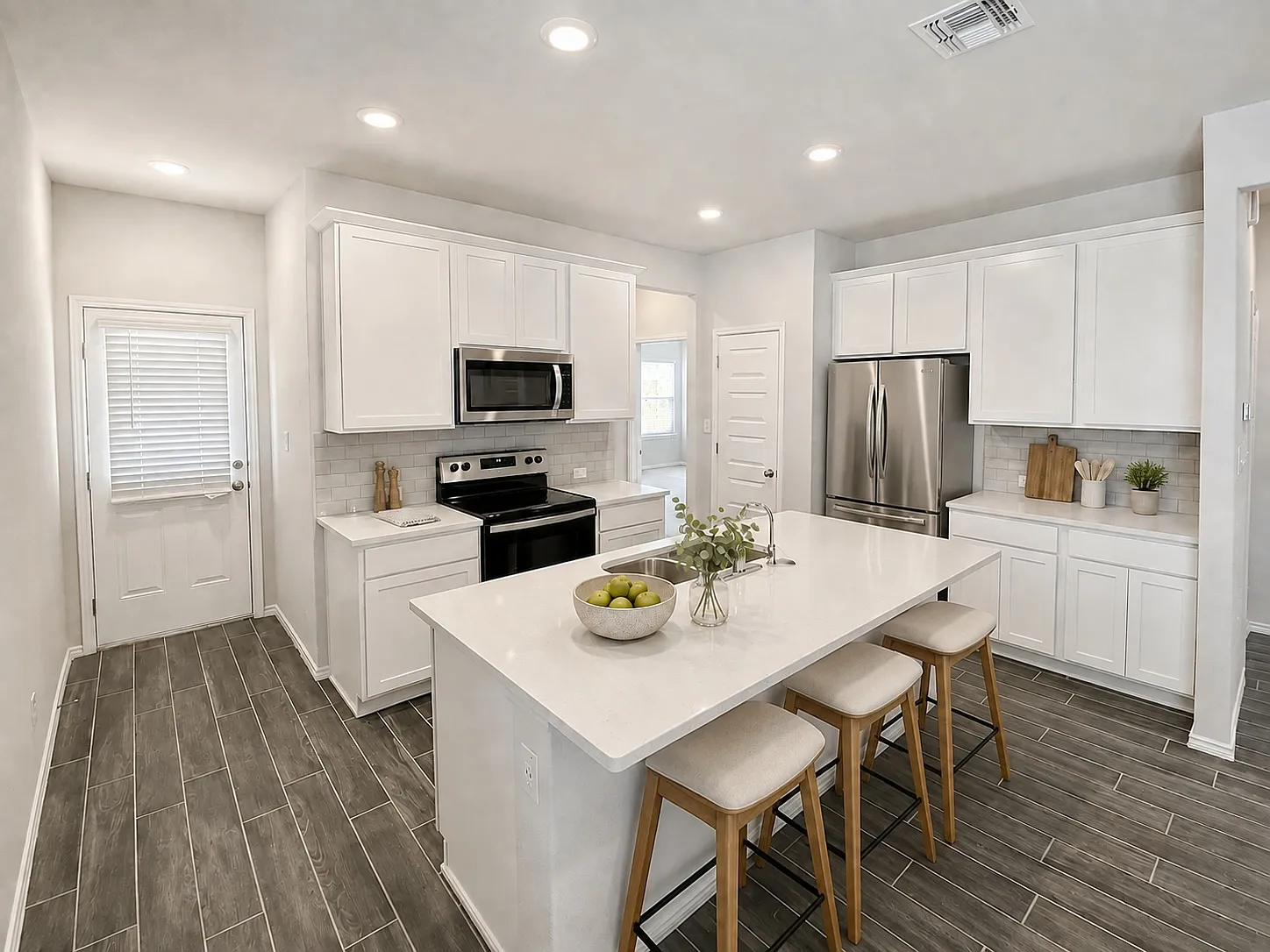 2445 Ayers Dr — Photo 2