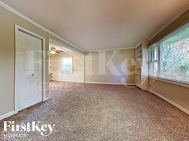28W608 Bolles Ave — Photo 3