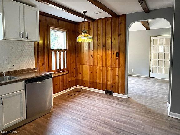 5th image of 2877 Parkwood Dr