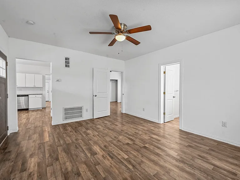 708 W Day St — Photo 12