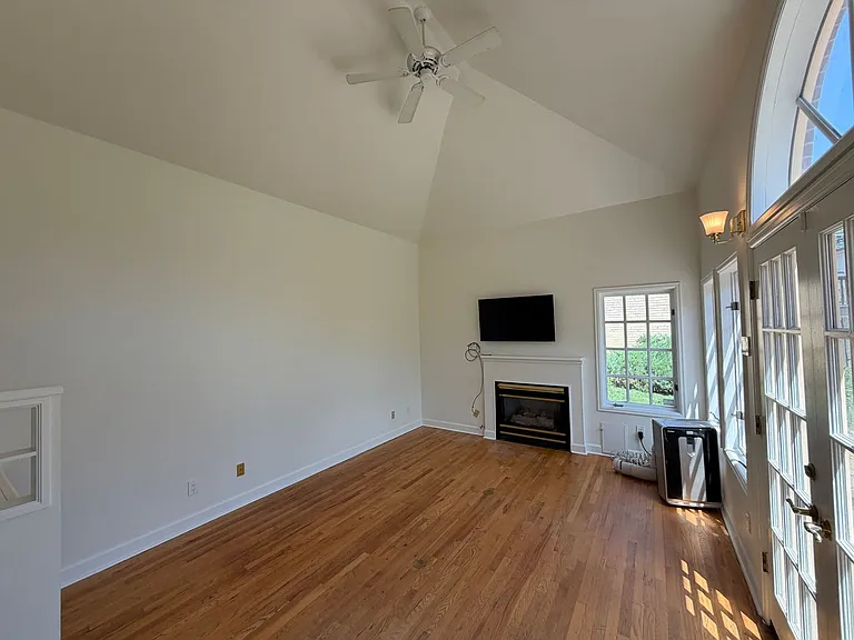 340 S Franklin St — Photo 35