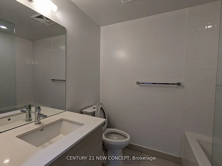 210 Simcoe St #613 — Photo 5
