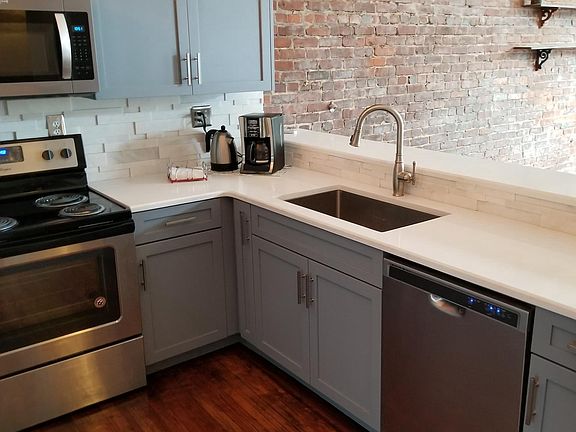 Kitchen sink, dishwasher, range/oven