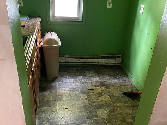4th image of 308 E Elm St