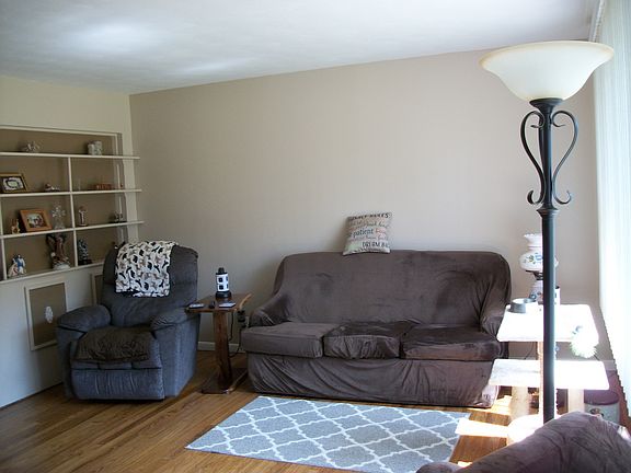 4th image of 1100 S Vermillion St