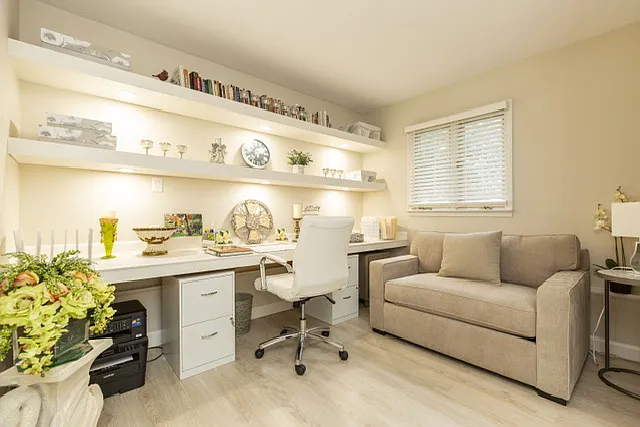 Study w/ pullout loveseat