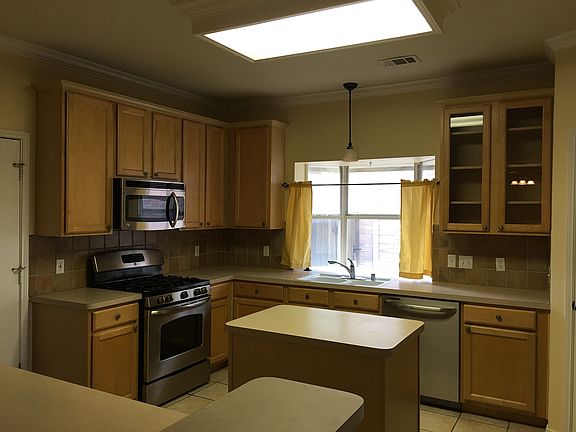 2nd image of 5609 Westwood Ln