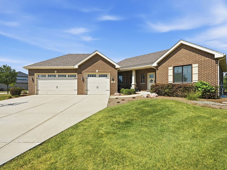 1st image of 571 Augusta Ct